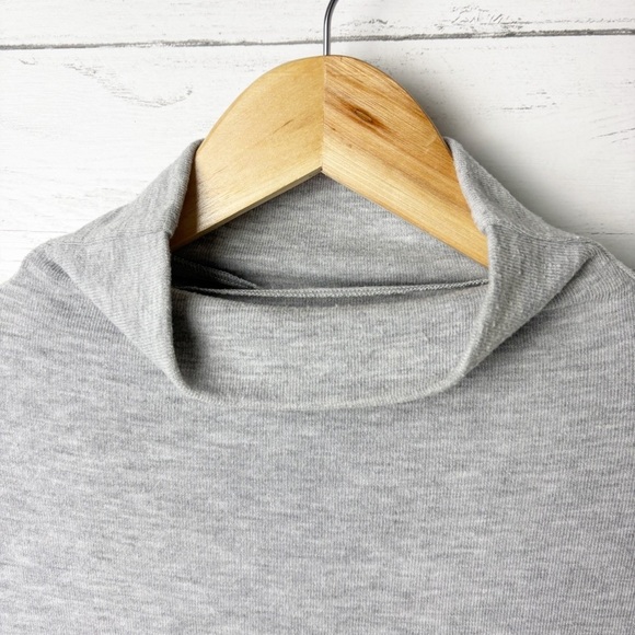 Aritzia Wilfred Free Lounge Turtleneck Heather Chrome Small - Long Sleeve - Picture 3 of 9